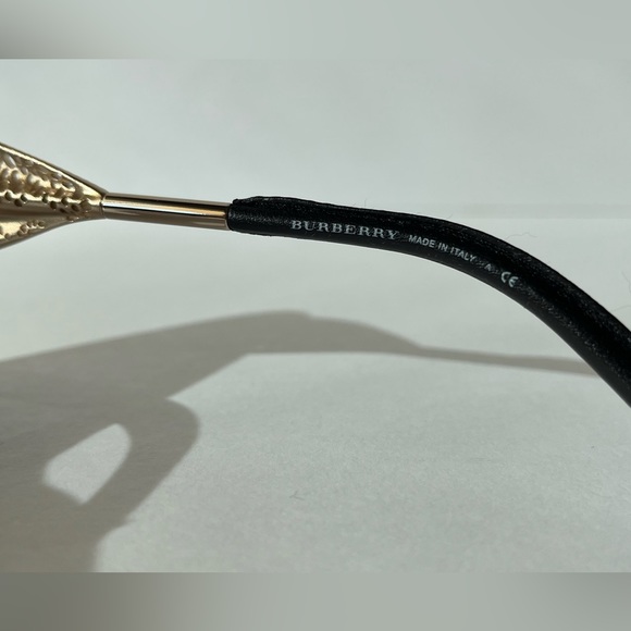 Burberry 4208-Q Sunglasses Black 30018G New - Picture 3 of 5